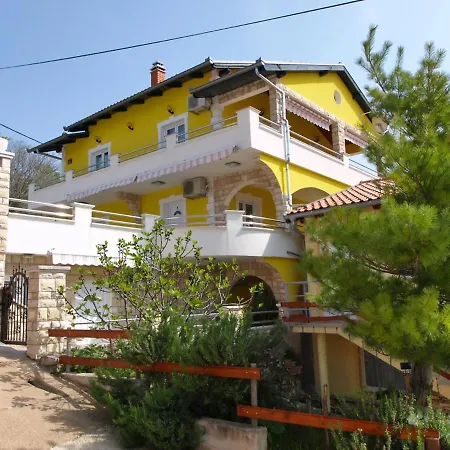 Apartamento Anic-4 By Interhome
