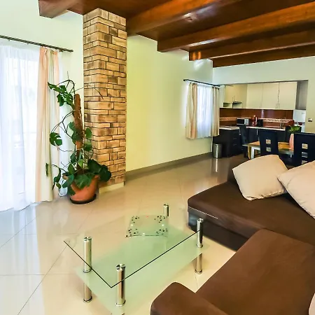 Apartamento Anic-4 By Interhome