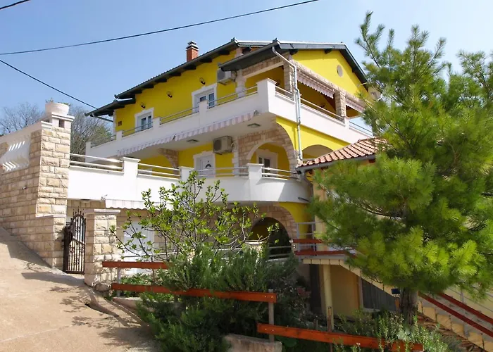 Apartamento Anic-4 By Interhome